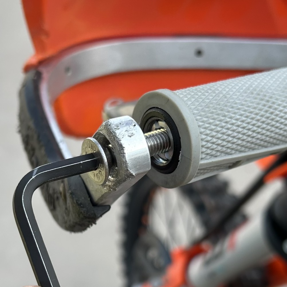 CLEAN SPEED THREAD-X HANDLE BAR END WRAP AROUND INSTALLING_1